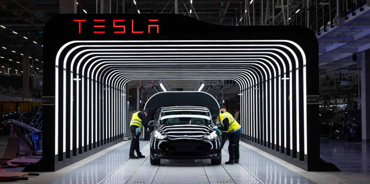 découvrez les dernières avancées de tesla dans le domaine des véhicules électriques et des technologies autonomes. restez informé des innovations qui redéfinissent l'avenir de la mobilité durable.