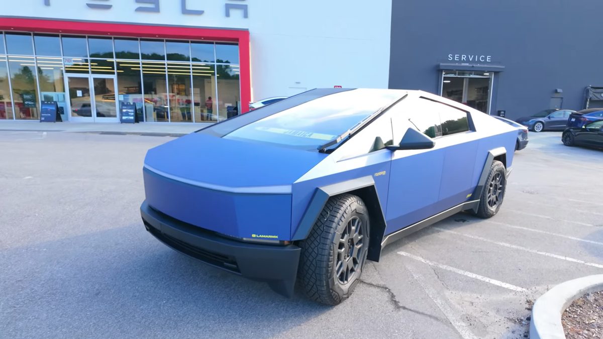 découvrez les dernières tendances et analyses sur la chute de la valeur du cybertruck. quelles sont les raisons derrière cette baisse et quelles implications pour l'avenir du véhicule électrique de tesla ?