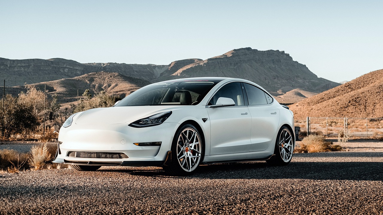 découvrez la tesla model 3, la berline électrique qui allie performance et technologie avancée. avec son design moderne, son autonomie impressionnante et ses fonctionnalités innovantes, la model 3 est le choix idéal pour ceux qui souhaitent conduire l'avenir tout en respectant l'environnement.